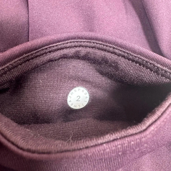 Lululemon Black Cherry Tied To It 7/8 Tight Leggings Women’s Size 2‎ - Picture 4 of 7